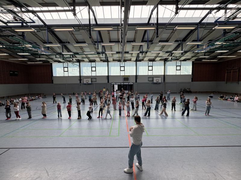 dance_2.jpeg dance_2.jpeg